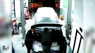 Funny surveillance video（5）