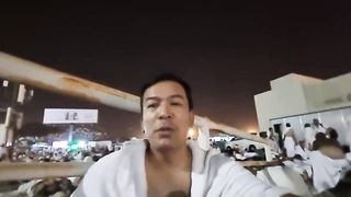 JUTAAN JEMAAH HAJI TERGELETAK TAK BERDAYA DI MUSDALIFAH