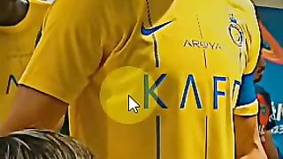 شاهد تواضع رونالدو مع الطفل ???????? 2