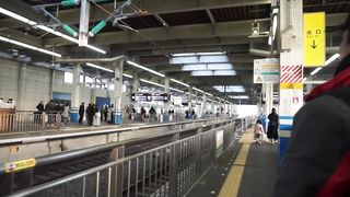 Menunggu Kereta Api Tercepat di HIROSHIMA STATION Jepang Japan
