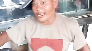 Adakah yang paham apa yang diucapkannya,,??