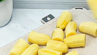 Make a new variant of fried bananas.