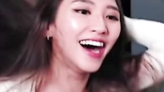 Senyumnya????????????