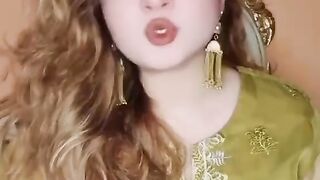 Mard Kiya Chahtaa Haiy Aort bhee kuch