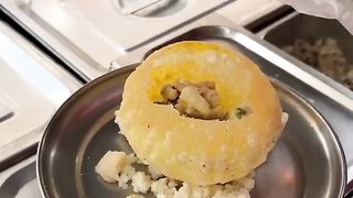 Street style Raj kachori #foodshorts #shortsfeed #foodies #foodvlog #streetfoodindia