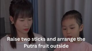 Raise two sticks and arrange the Putra fruit outside and the shape of the tree as before.