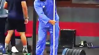 Pro_Powerlifter_SHOCKS_those_guys_in_gym