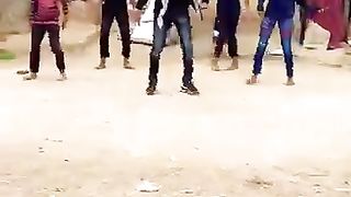 Koi ladki h jb vo hasti h song