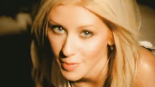 Christina Aguilera - Genio Atrapado (Official Video)