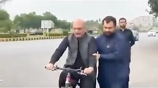 Pakistani political leader adapted change