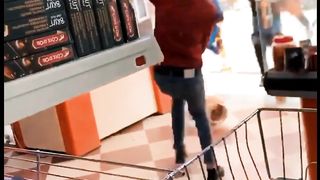 فايت قبل قليل.شجار بين شباب الحي و بائع مواد غذائية بولاد