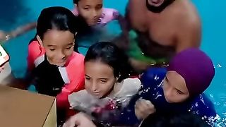 تحدي البحث عن الكنز في حمام السباحة ????‍♂️ (اتخانقوو علي سبيكة الدهب ????)