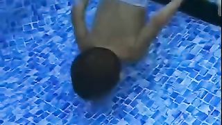 Cho'milayotgan bola