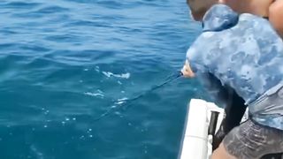 Unexpected catch! This is the strongest fishing rod in the world. Video 2023
