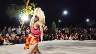 TRADITIONAL IN INDONESIA (KELINCAHAN BUJANG GANONG BERAMBUT PUTIH DARI SOLO BIKIN GANONGAN KENTONG PONGGE KAGUM)