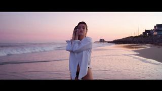 6K Bikini Sunset Shoot _ Cinematic Portrait Video Beautiful female model shows beautiful body shape