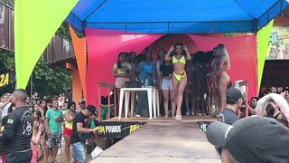 Desfile da modelo Lorena Stephanny no concurso da Garota Verão no Balneário Ki Legal 2023