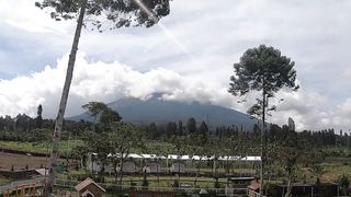Pemandangan gunung sindoro disore hari