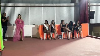 Alanna Morais desfilando no Garota Verão Palmares 2023 Beautiful female modele shows beautiful body shape