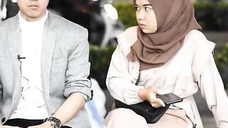 girl's finger reaction is sososo best