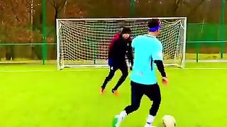 Menirukan skill neymar