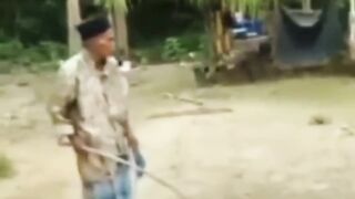 Lucunya kedua orangtua ini....