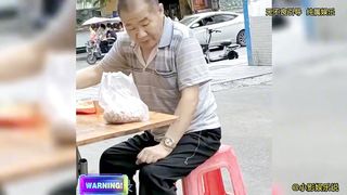 The famous scene of the rich pretending to be poor富人装穷搞笑名场面