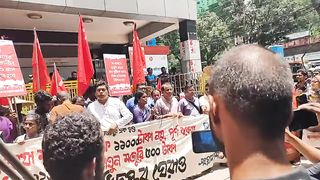 চা শ্রমিকদের মজুরি ৫০০ টাকার দাবি !