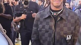 LUIS HAMILTON AT FASHION SHOW!!!