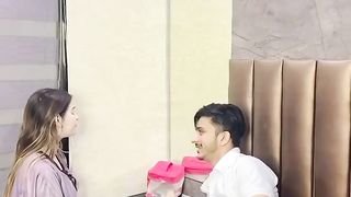 Beachara Kitna Majbur Haiy Unchi Baat
