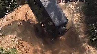 برعکس شدن ماشین جیپ