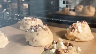 Cookies Baking Timelapse
