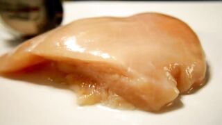 ¿Se debe lavar el pollo antes de cocinarlo?