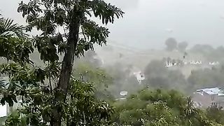 Pemandangan kabut digunung