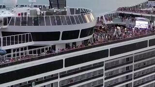 MSC Preziosa saindo do Porto de Santos
