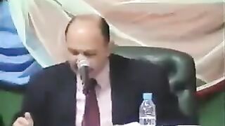 GENERAL MUSHARRAF K SAMNY EK STUDENT NE TMAM KACHA CHATTA KHOL K RAKH DYA