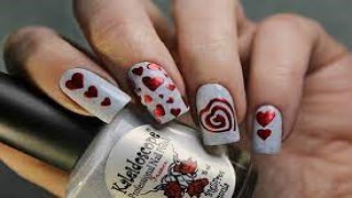 Traditional or artistic heart nail art