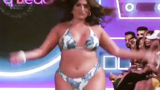 Curvy Model And Plus Size Swimsuit_ Miami Swim Week Beautiful female modele shows beautiful body shape