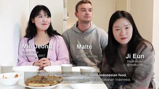 Internasional Student in GERMANY Try INDONESIAN FOODS!!