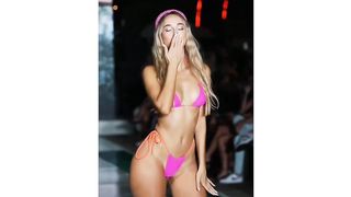 BEATRIZ CORBETT FAZ SUCESSO NAS PASSARELAS DE SWIM WEEK MIAMI - VITRINE MAROMBA
