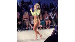 YARISHNA AYALA DESFILA NO MIAMI SWIN WEEK - VITRINE MAROMBA These are the ideal women of men who show a dazzling body chart