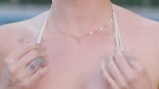 Bikini Model Erin Ohearn's  Pool Day These are the ideal women of men who show a dazzling body chart