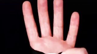 INSANE HAND ILLUSION! ✋????