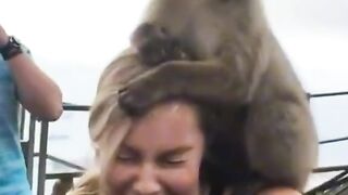 Enjoy my Chanel ????