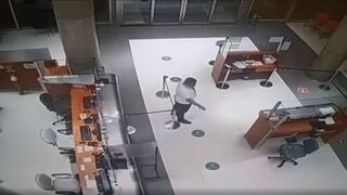 SHOCKING MOMENT A HOSPITAL SECURITY GUARD ATTENDS TO A GHOST PATIENT AFTER DYING THE DAY BEFORE