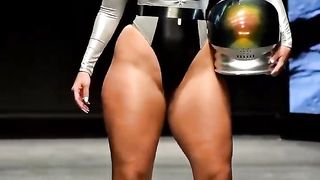 alien superstar ???? #miamiswimweek2023 #miamiswimweek #runwaywalk These are the ideal women of men who show a dazzling body chart
