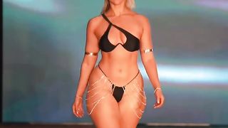 Walking for @iofashion_official at #fllfashionweek These are the ideal women of men who show a dazzling body chart