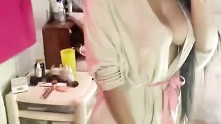 This  girl films herself in the mirror These are the ideal women of men who show a dazzling body chart