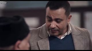 شوف عزوز هيعمل ايه لما الظابط يسالهم علي السلاح هتموت علي نسك من الضحك