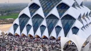 A beautiful mosque in Indonesia 2